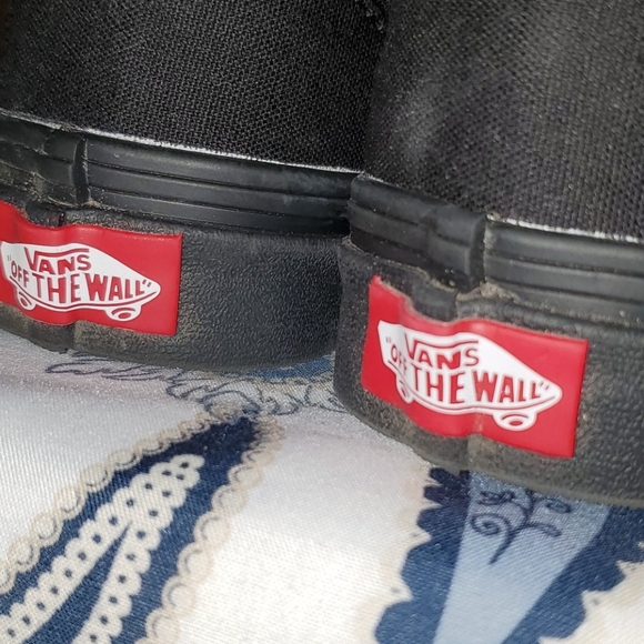 VANS - Picture 9 of 10